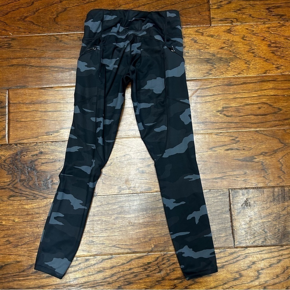 Athleta Camo Contender‎ 7/8 leggings - Picture 4 of 8